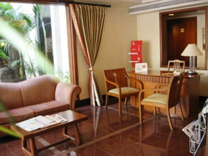 The Oakwood Hotel Pune Exterior photo