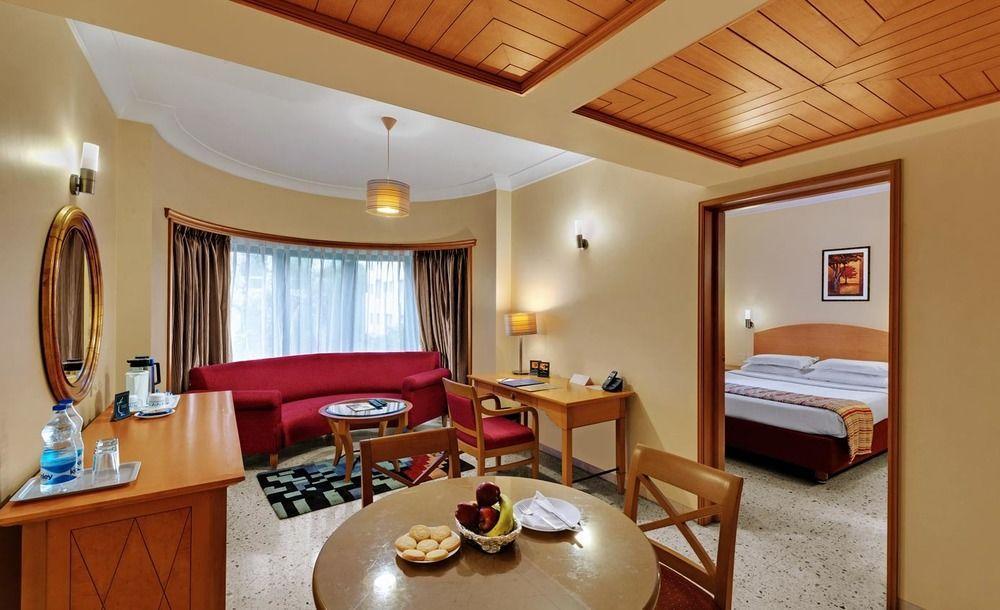 The Oakwood Hotel Pune Exterior photo
