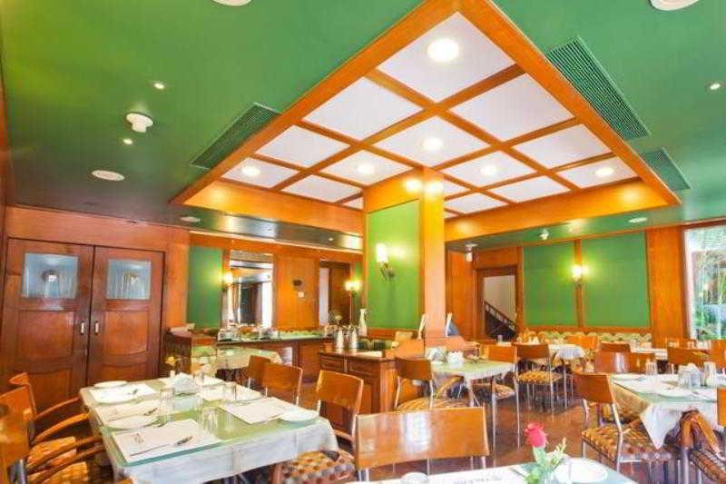 The Oakwood Hotel Pune Exterior photo