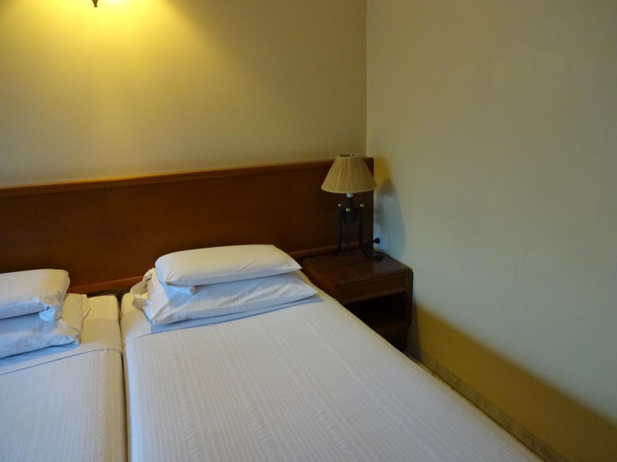 The Oakwood Hotel Pune Exterior photo
