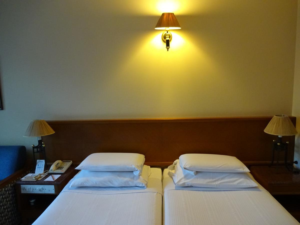 The Oakwood Hotel Pune Exterior photo
