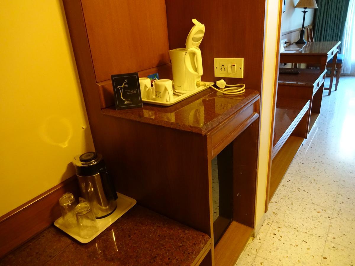 The Oakwood Hotel Pune Exterior photo