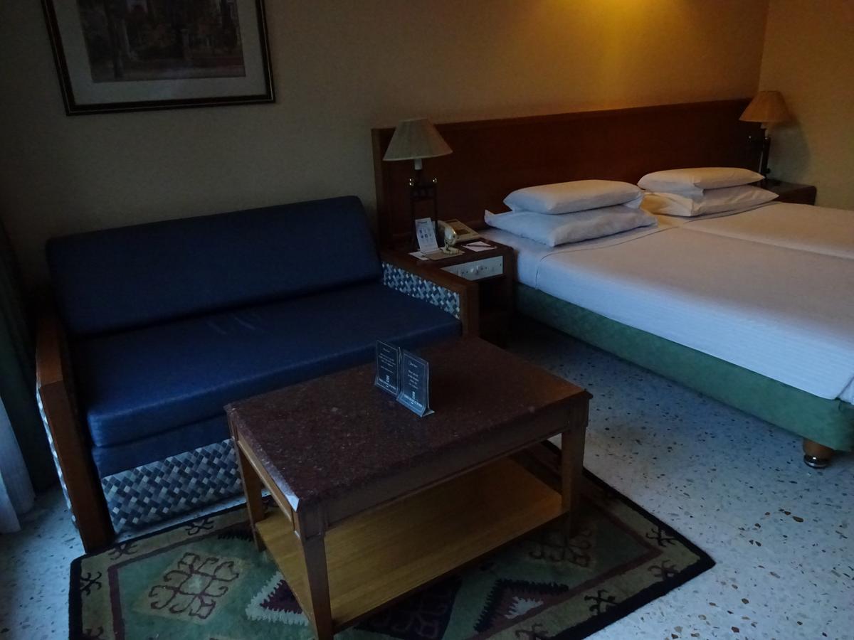 The Oakwood Hotel Pune Exterior photo