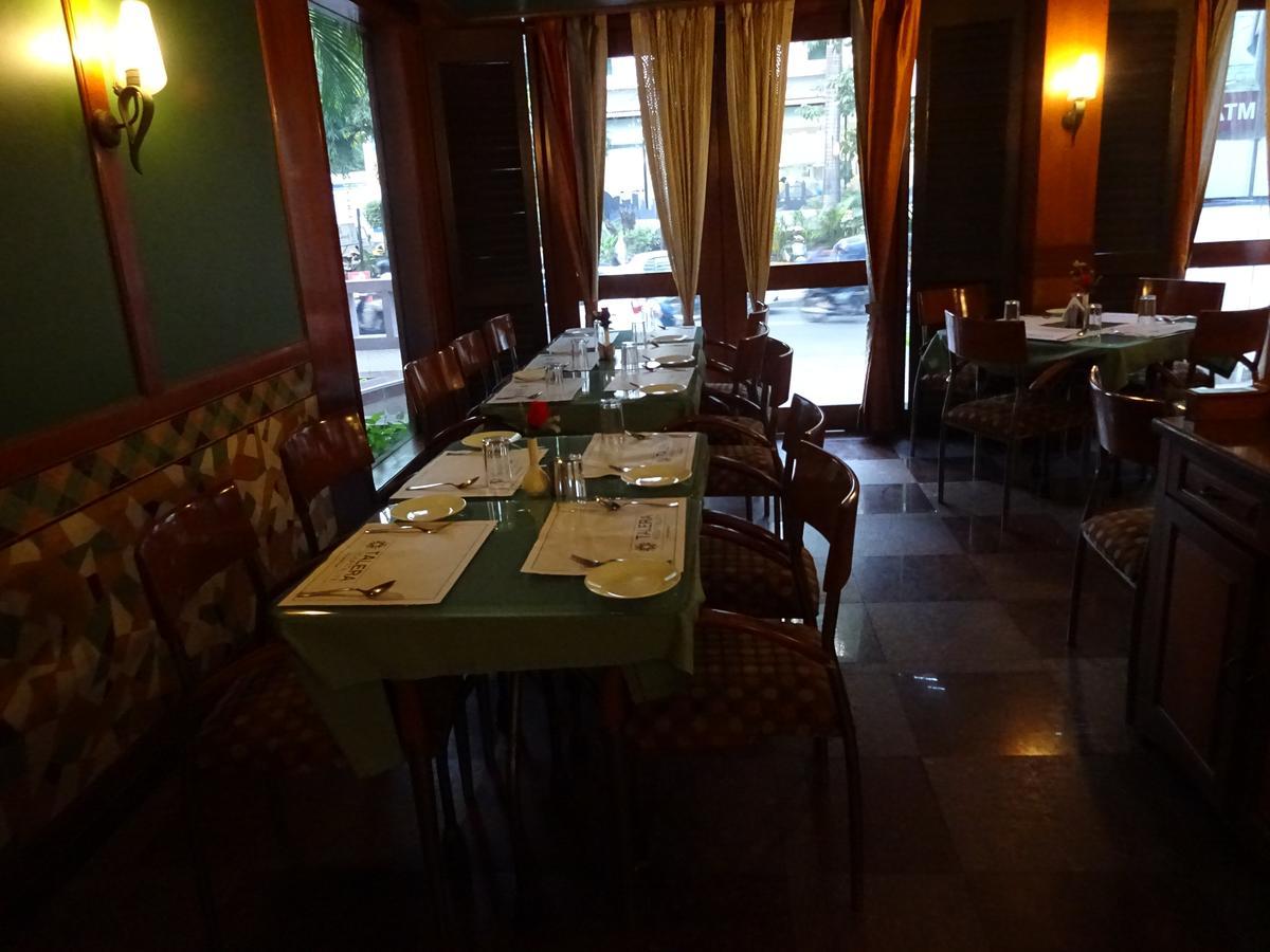 The Oakwood Hotel Pune Exterior photo