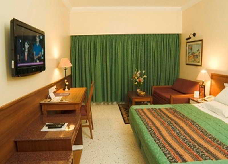 The Oakwood Hotel Pune Exterior photo
