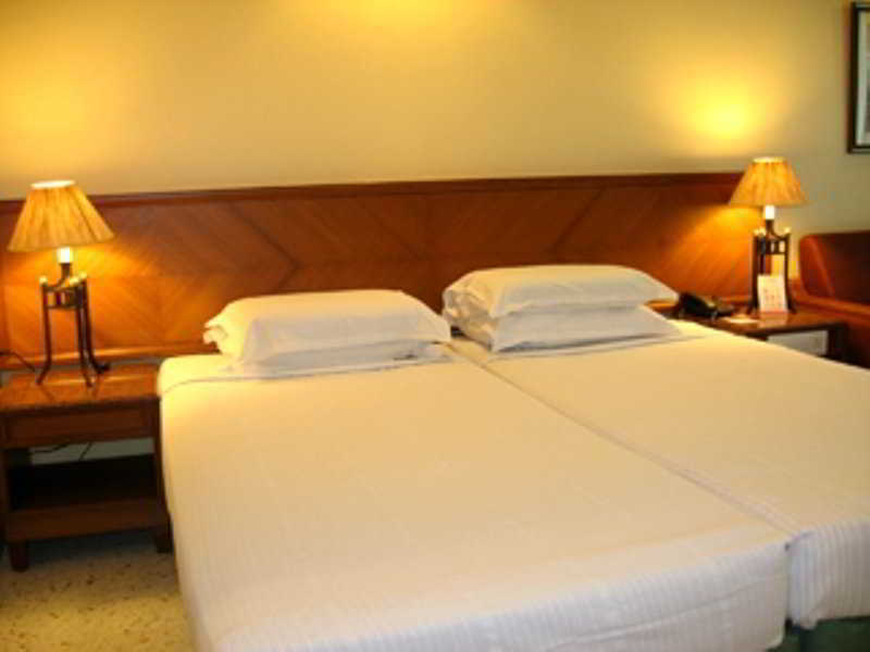 The Oakwood Hotel Pune Exterior photo