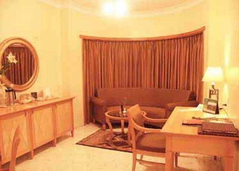 The Oakwood Hotel Pune Exterior photo